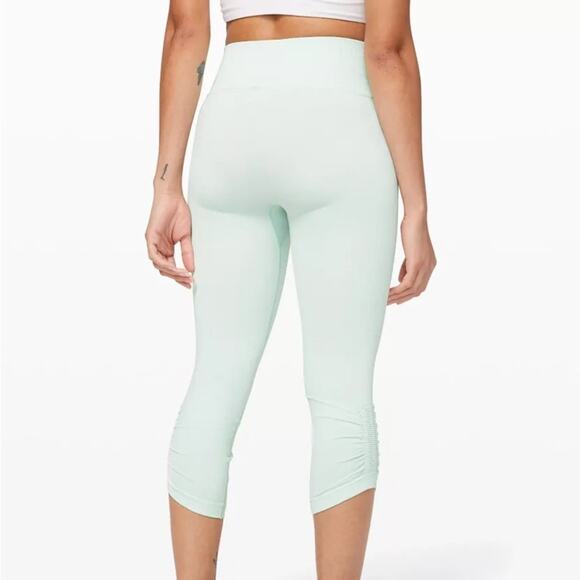 Lululemon Ebb to Street Crop Leggings in Polar Ice 4 Capri - Picture 5 of 12